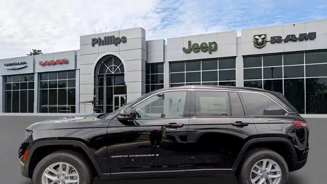 2026 Jeep Grand Cherokee Laredo