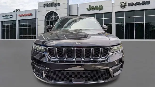 2026 Jeep Grand Cherokee Laredo
