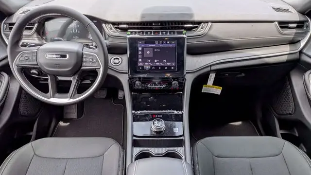 2026 Jeep Grand Cherokee Laredo