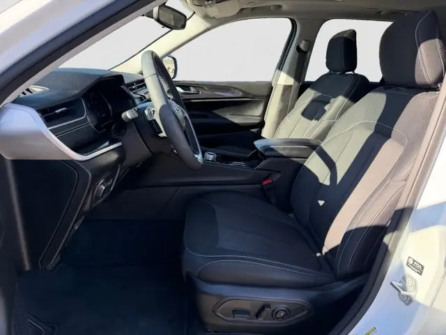 2023 Jeep Cherokee - $30,995