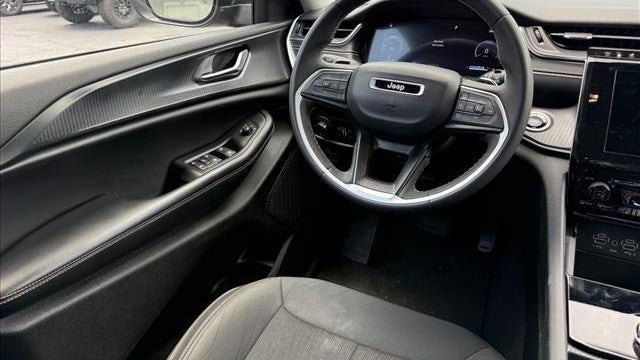 2023 Jeep Grand Cherokee Laredo X