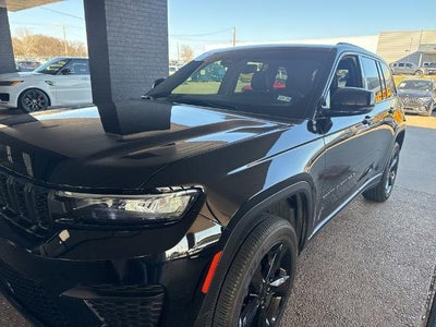2024 Jeep Grand Cherokee 4X2 Laredo A 4DR SUV