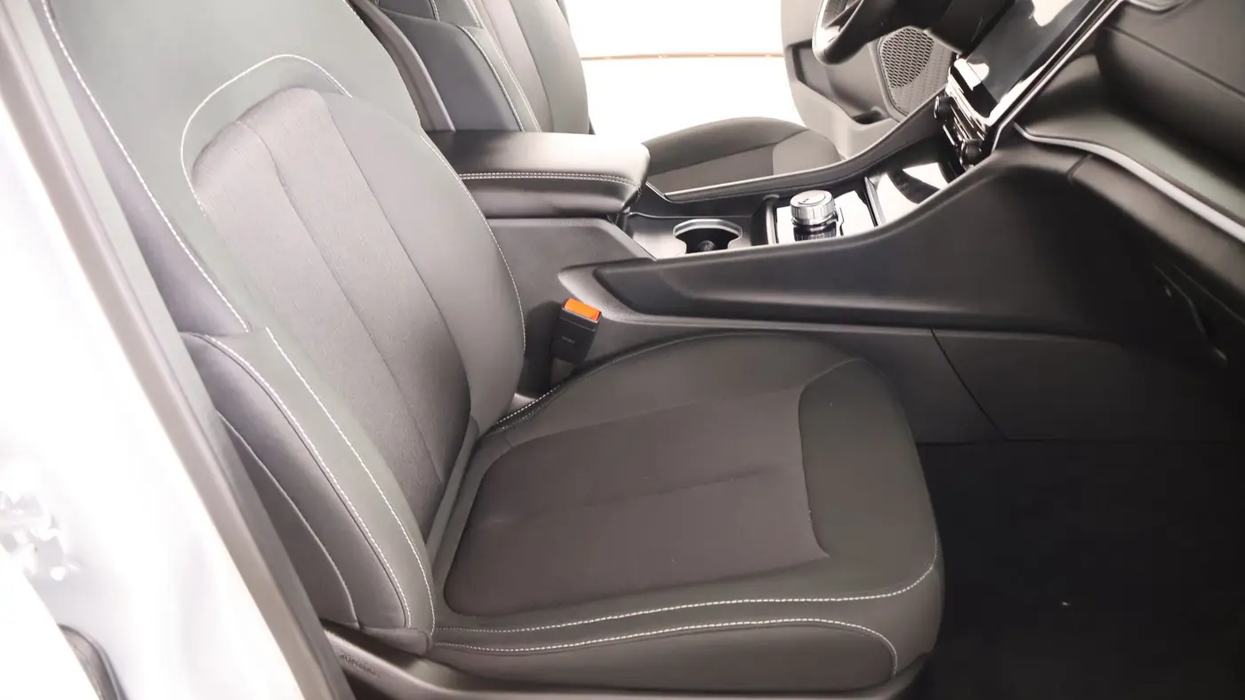2025 Jeep Grand Cherokee Laredo A