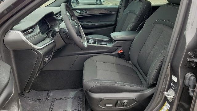 2025 Jeep Grand Cherokee Laredo A