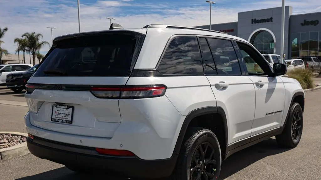 2026 Jeep Grand Cherokee Altitude