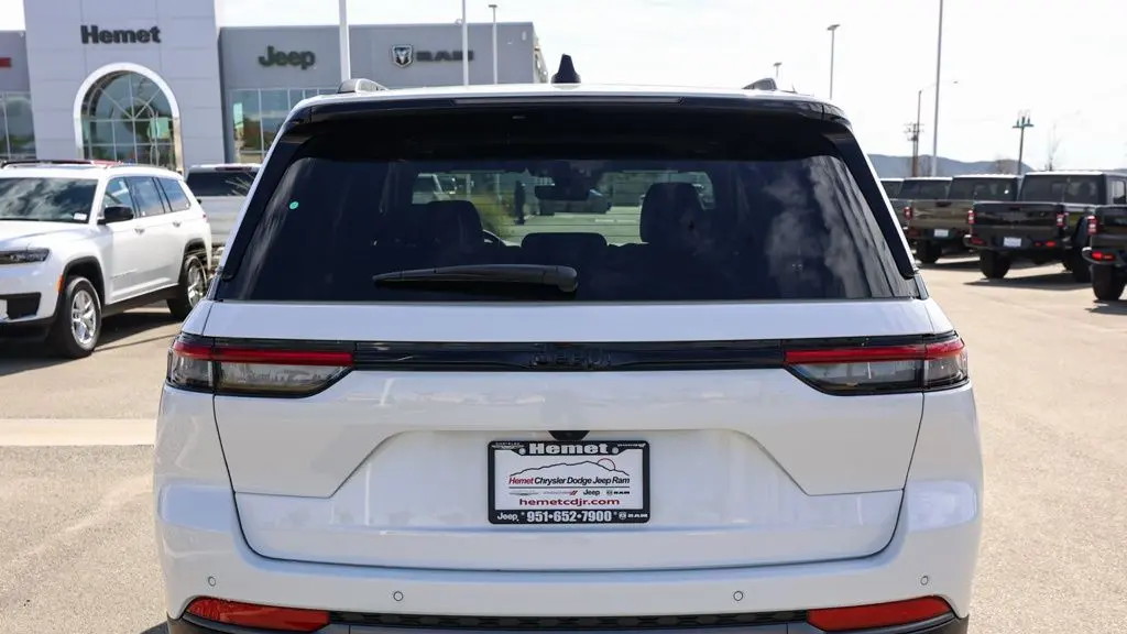 2026 Jeep Grand Cherokee Altitude