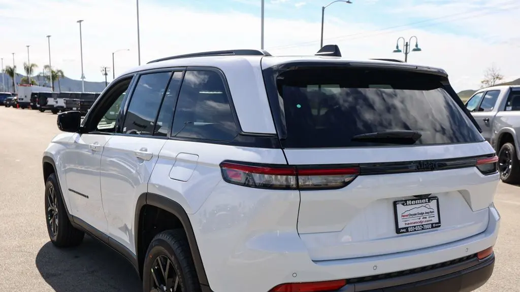 2026 Jeep Grand Cherokee Altitude