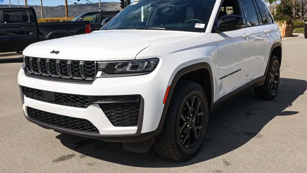 2026 Jeep Grand Cherokee Altitude