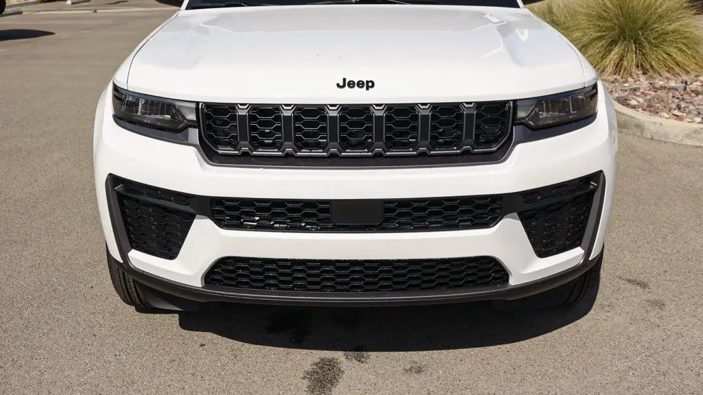 2026 Jeep Grand Cherokee Altitude
