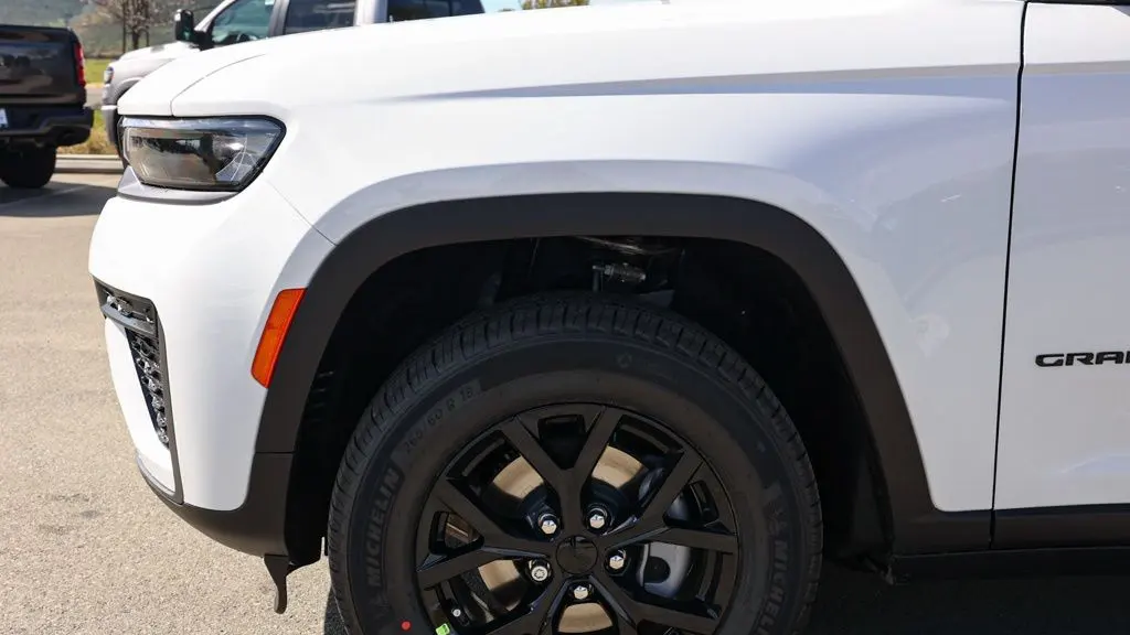 2026 Jeep Grand Cherokee Altitude