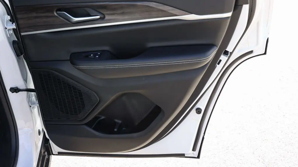 2026 Jeep Grand Cherokee Altitude