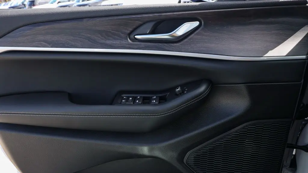 2026 Jeep Grand Cherokee Altitude