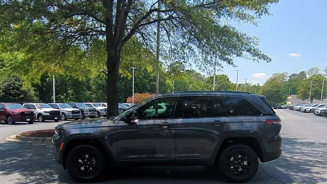 2026 Jeep Grand Cherokee Altitude
