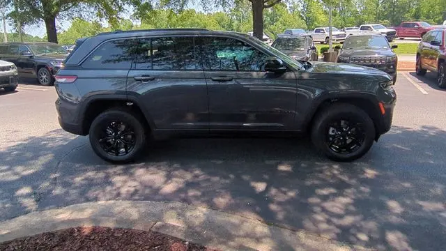 2026 Jeep Grand Cherokee Altitude