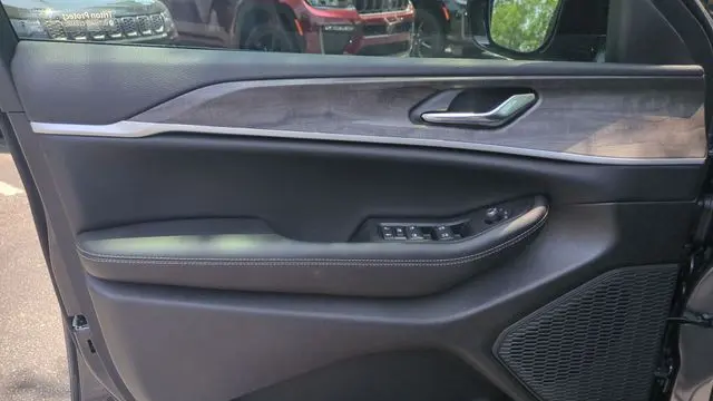 2026 Jeep Grand Cherokee Altitude