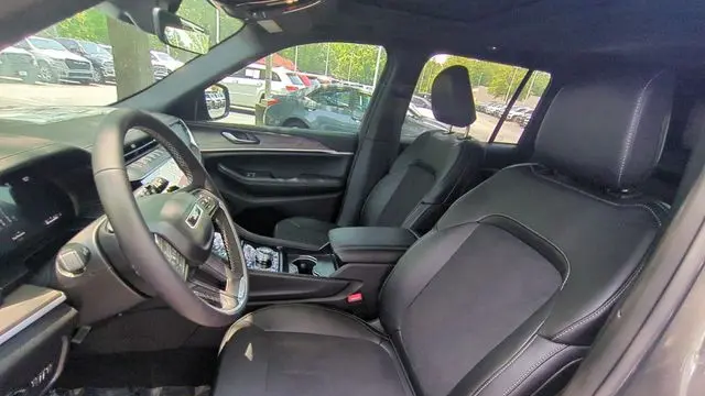 2026 Jeep Grand Cherokee Altitude