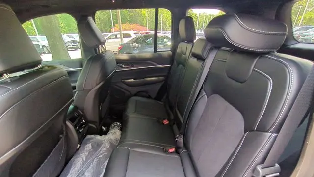 2026 Jeep Grand Cherokee Altitude