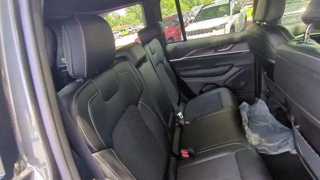 2026 Jeep Grand Cherokee Altitude