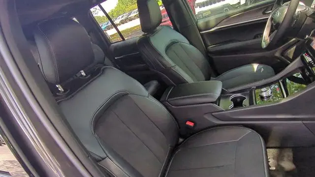 2026 Jeep Grand Cherokee Altitude