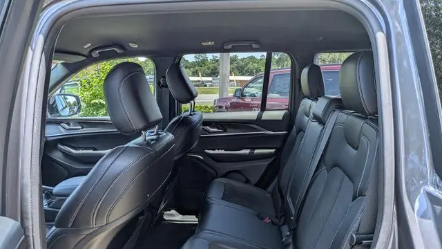 2026 Jeep Grand Cherokee Altitude