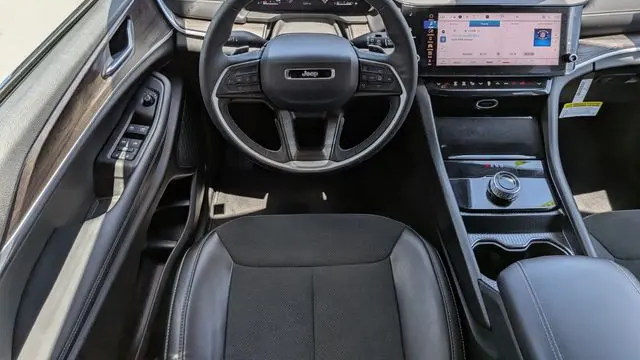 2026 Jeep Grand Cherokee Altitude