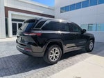 2023 Grand Cherokee Thumbnail 4