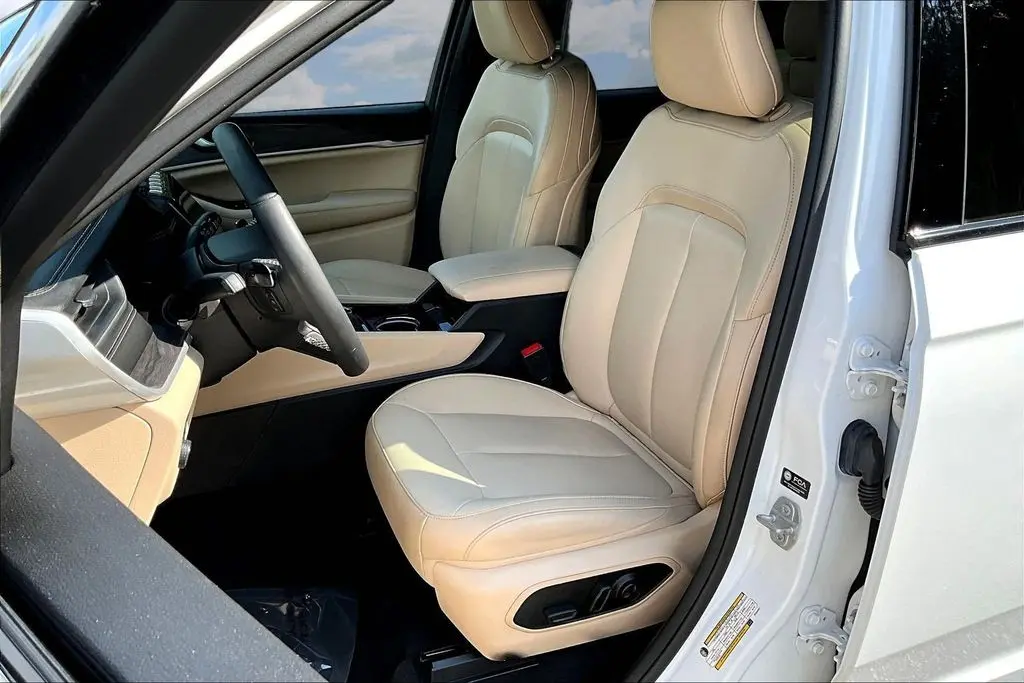 2023 Jeep Cherokee - $26,500