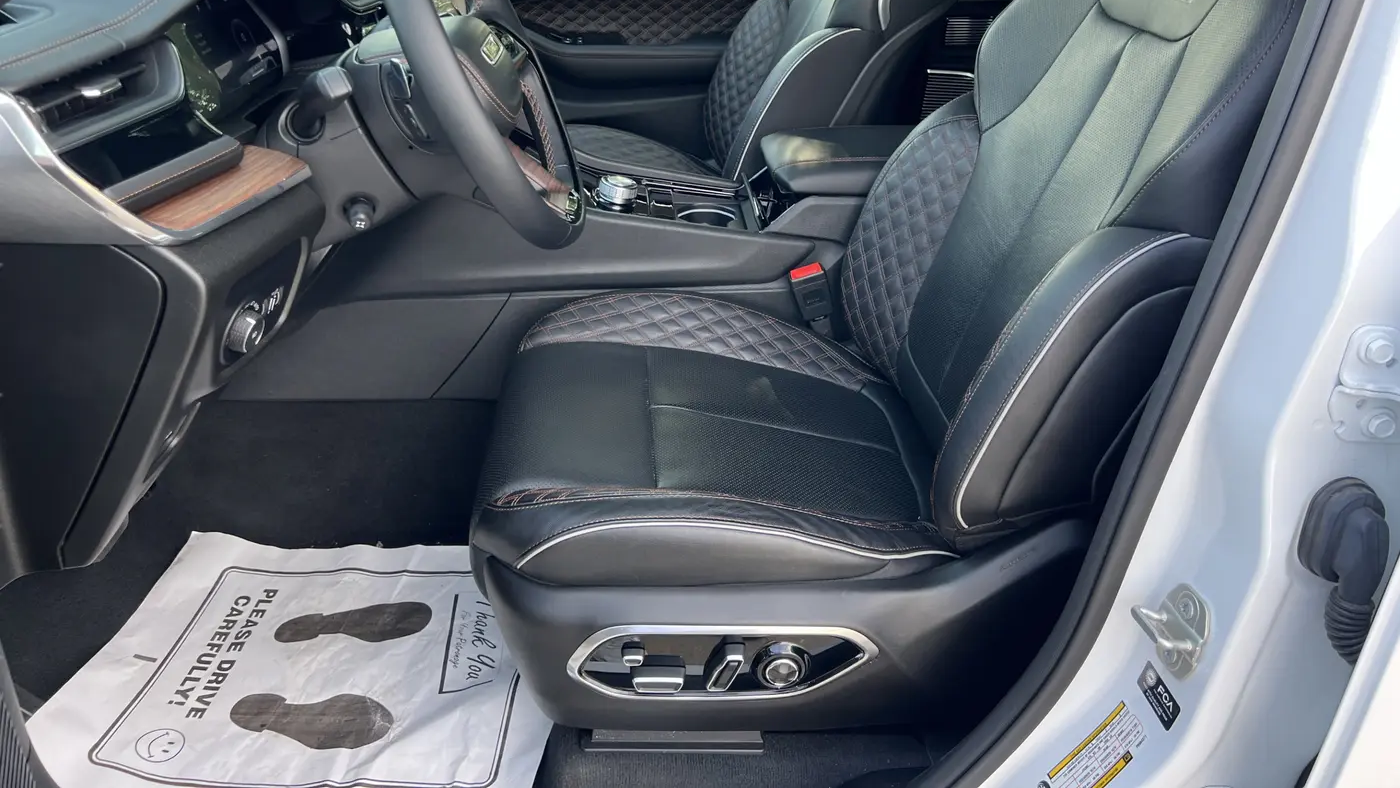 2023 Jeep Grand Cherokee Summit