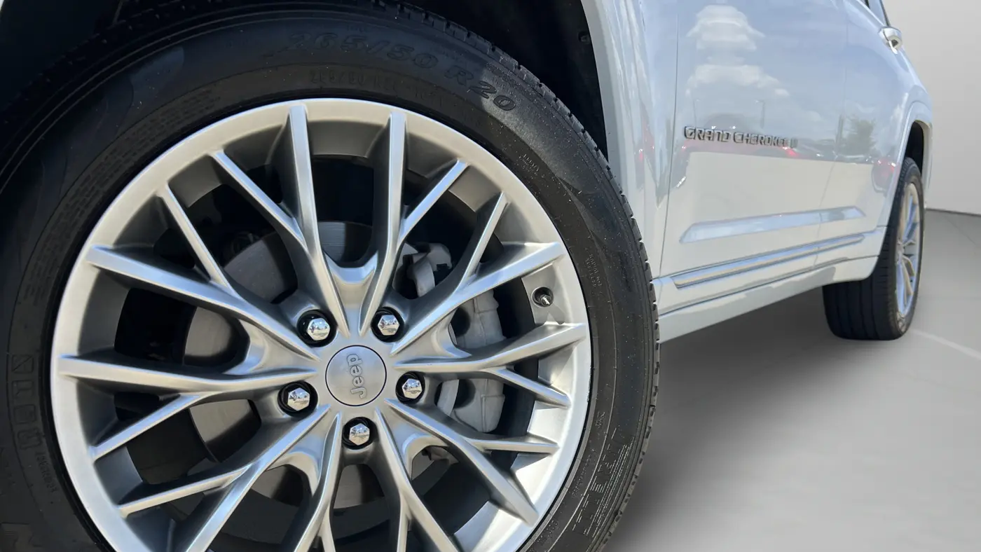 2023 Jeep Grand Cherokee Summit