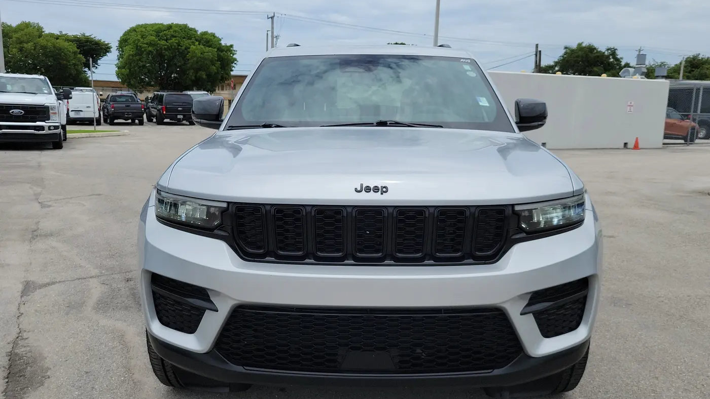 2023 Jeep Grand Cherokee Laredo X