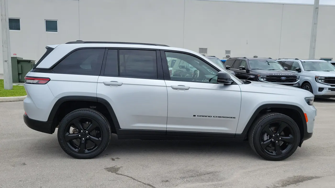 2023 Jeep Grand Cherokee Laredo X