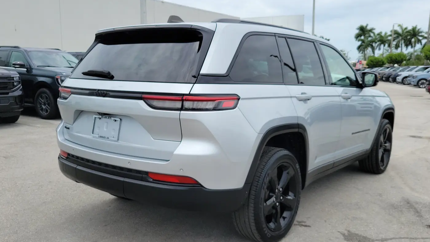 2023 Jeep Grand Cherokee Laredo X