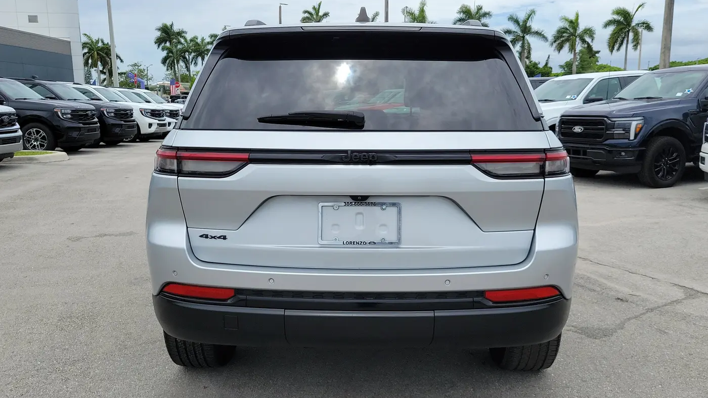 2023 Jeep Grand Cherokee Laredo X