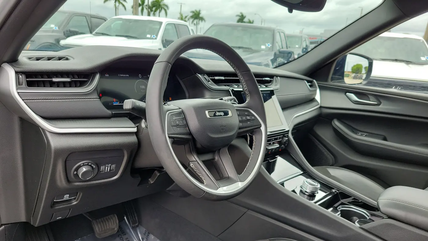 2023 Jeep Grand Cherokee Laredo X