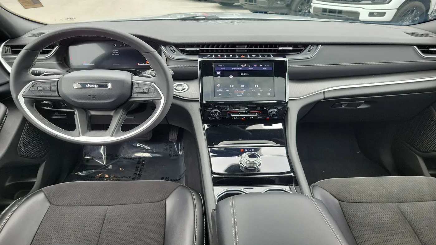 2023 Jeep Grand Cherokee Laredo X