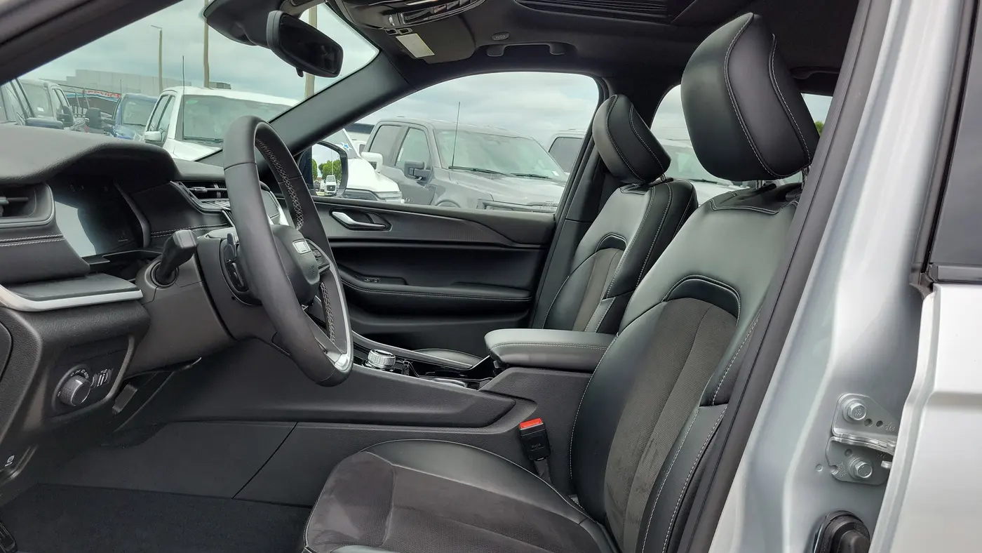 2023 Jeep Grand Cherokee Laredo X