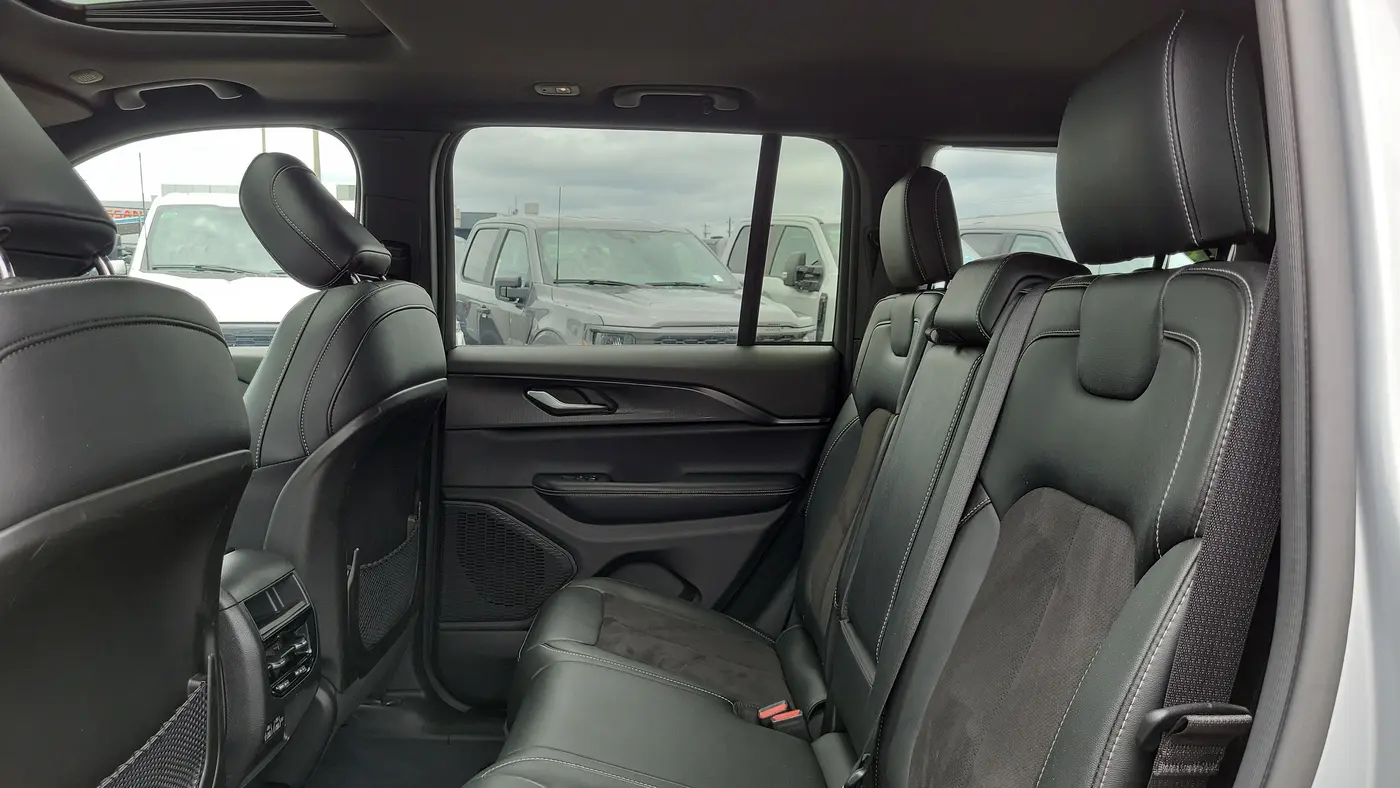 2023 Jeep Grand Cherokee Laredo X