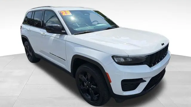 2023 Jeep Grand Cherokee Laredo X