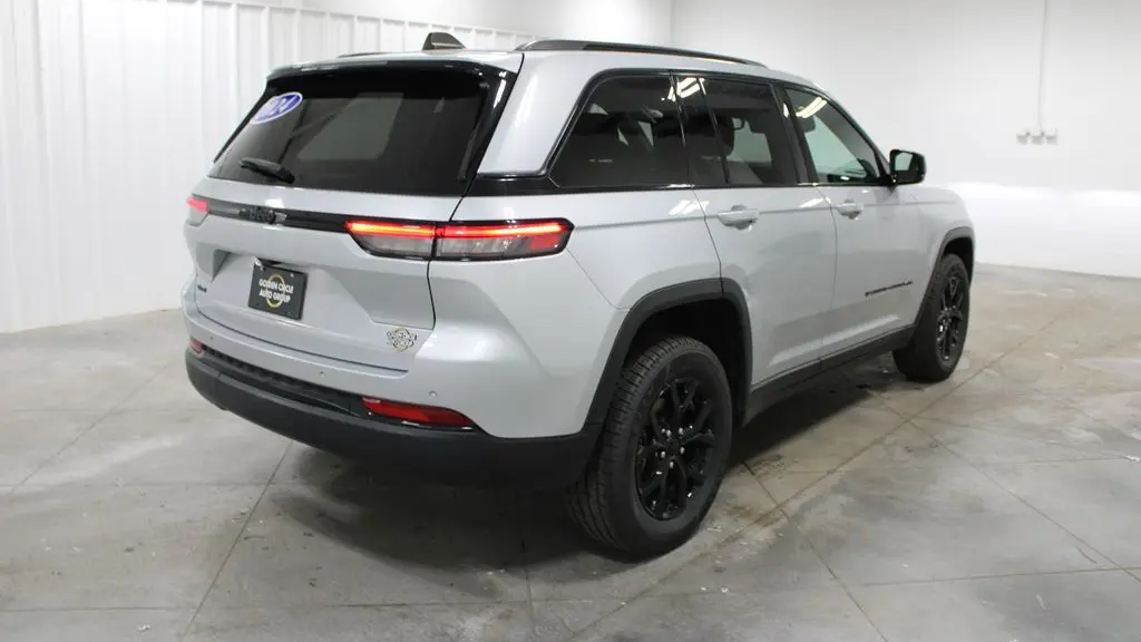2024 Jeep Grand Cherokee Laredo