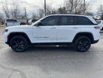 2024 Grand Cherokee Thumbnail 4