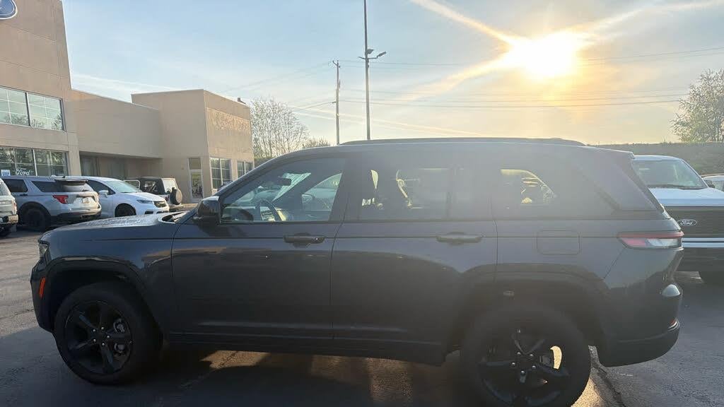 Preowned 2025 Jeep Grand Cherokee Laredo for Sale