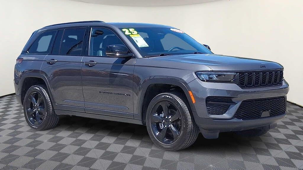 Preowned 2025 Jeep Grand Cherokee Laredo for Sale