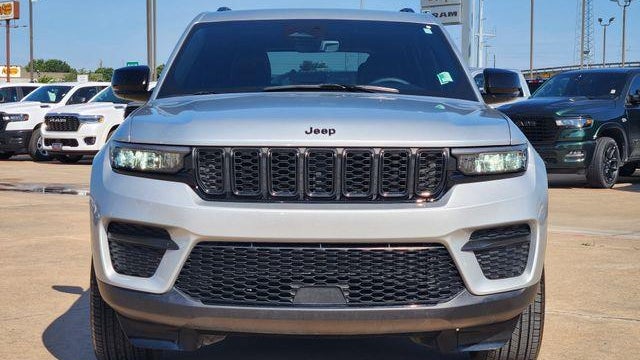 2025 Jeep Grand Cherokee Laredo