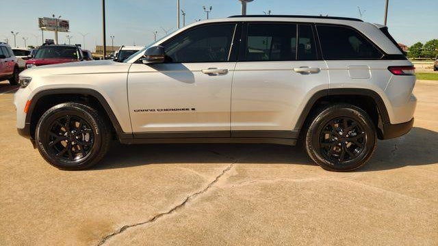 2025 Jeep Grand Cherokee Laredo