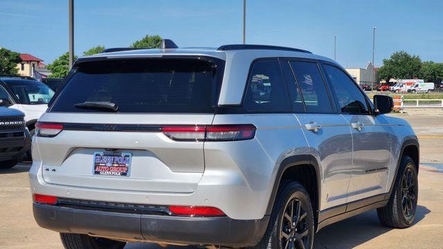 2025 Jeep Grand Cherokee Laredo