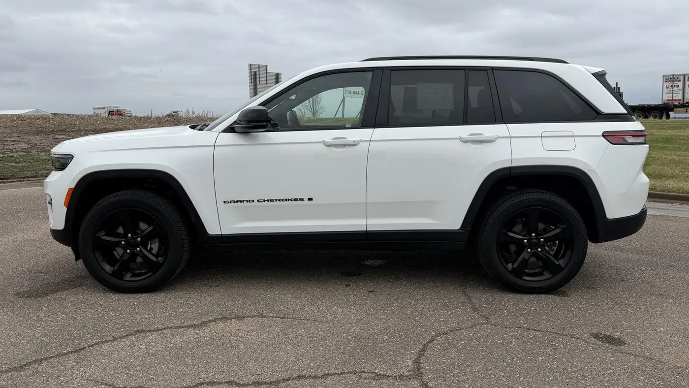 2023 Jeep Grand Cherokee Laredo X