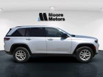 2023 Grand Cherokee Thumbnail 2