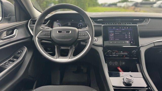 2023 Jeep Grand Cherokee Laredo X