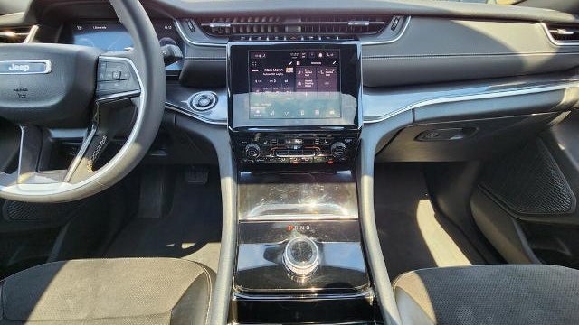 2023 Jeep Grand Cherokee Laredo X