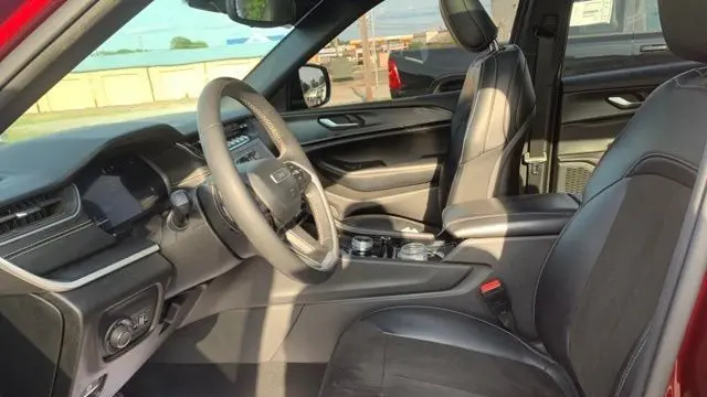 2023 Jeep Grand Cherokee Laredo X